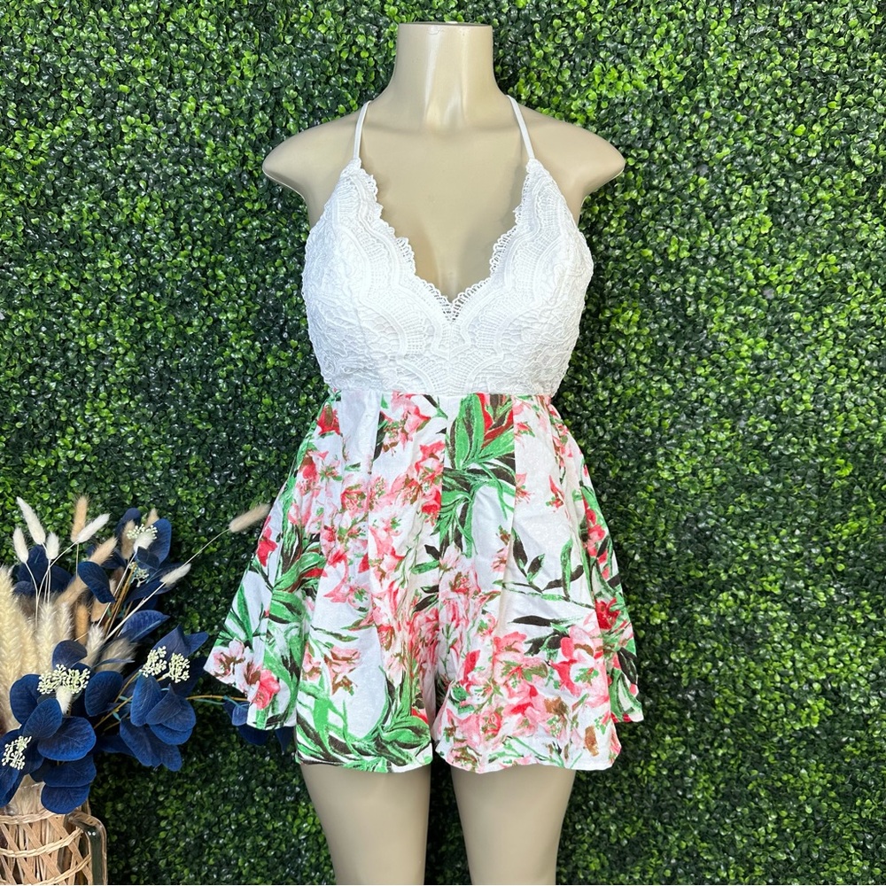 Nwt white Floral open back Romper with Lace crochet Top